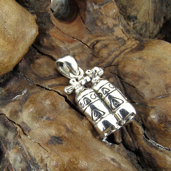 Solid 925 Sterling Silver Scuba Diver Dual Diving Air Tanks Deep Sea Pendant - Picture 3 of 8
